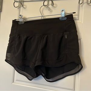 LULULEMON MIND OVER MILES BLACK 3.5 INSEAM LOW RISE SHORT SIZE 2